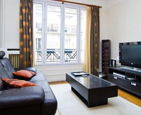 Charming And Bright Flat Near Eiffel Tower & Seine