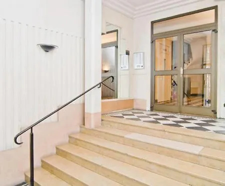 Charming And Bright Flat Near Eiffel Tower & Seine Apartment